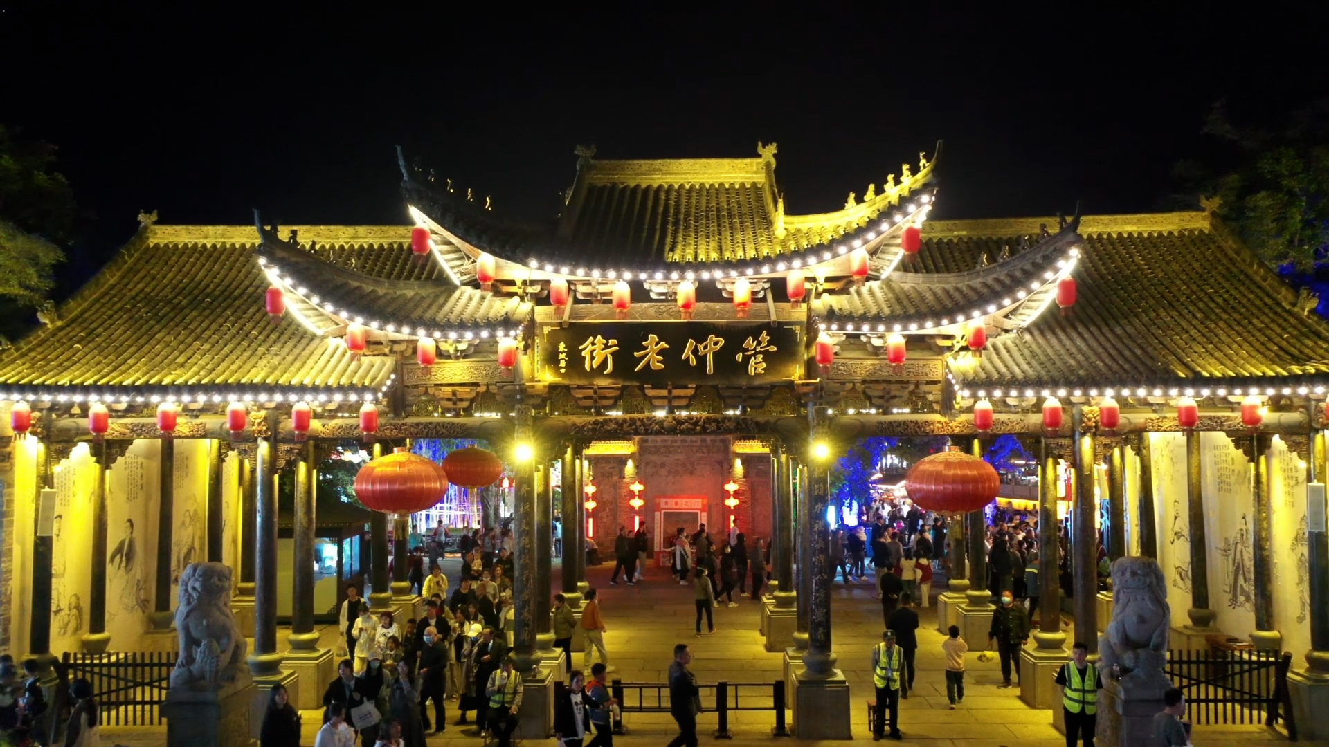 安徽颍上:夜游管仲老街 乐享悠闲假日-新华网