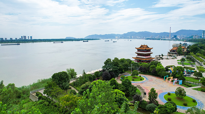 【"飞阅"中国】在黄石江滩公园看长江水天一色