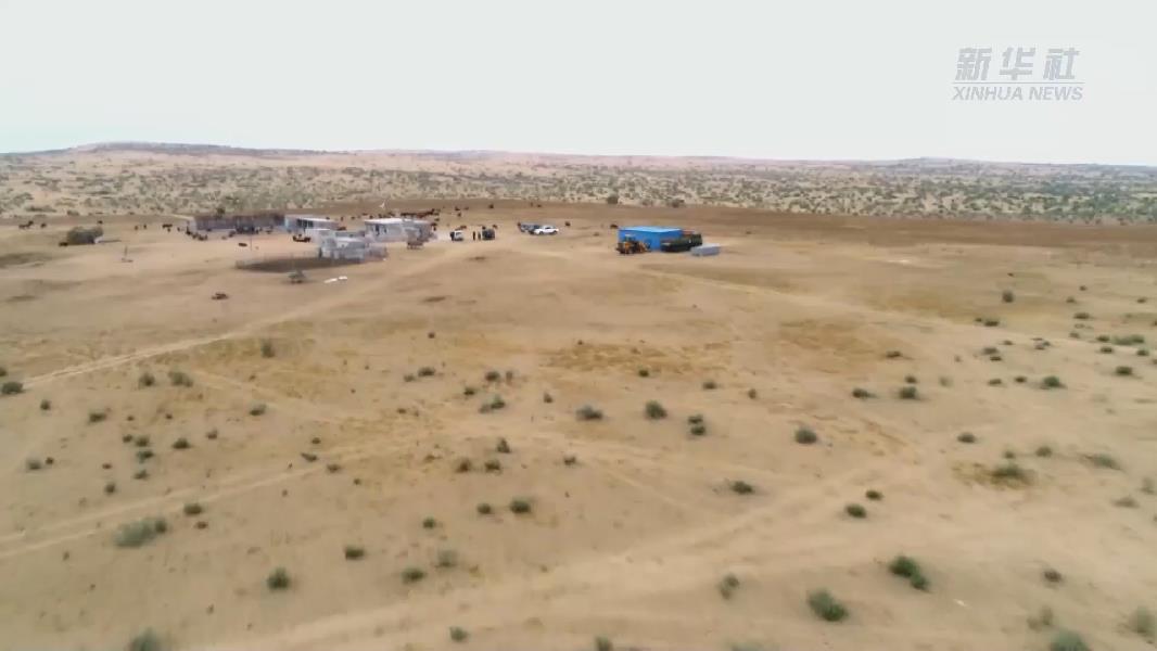 沿着高速看中国 穿沙公路作纽带昔日大漠通四海 新华网