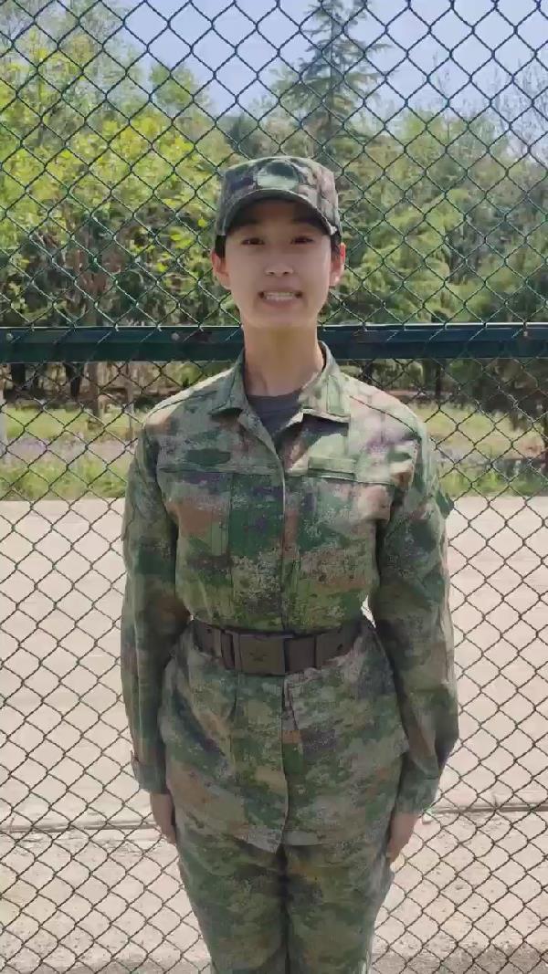 我的青春有穿军装的样子请叫我女兵